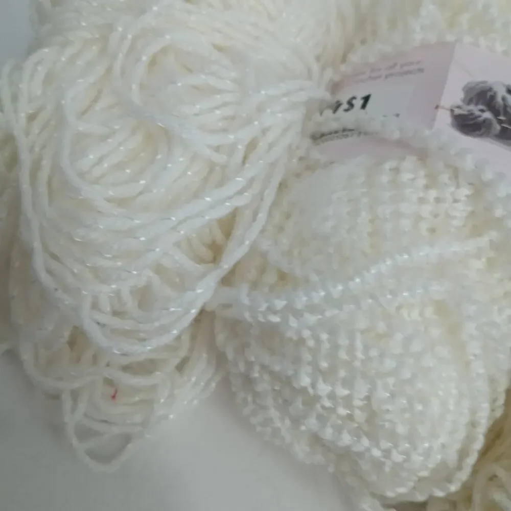 2+2 Skeins Yarn Bee 2-Mimosa Yarn White Mixed Lot Gala